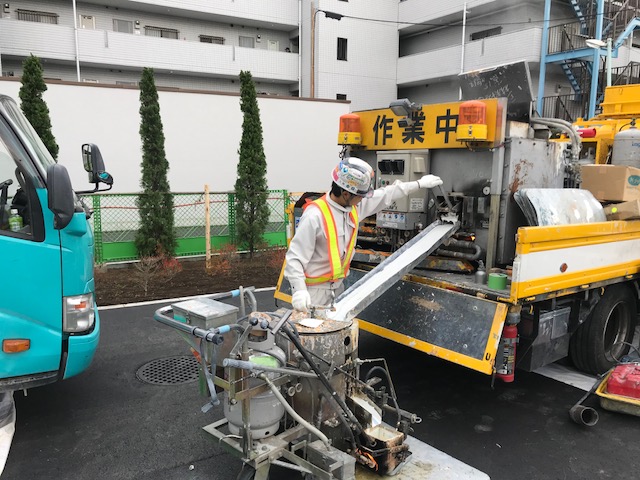 施工前準備(塗料の充填)