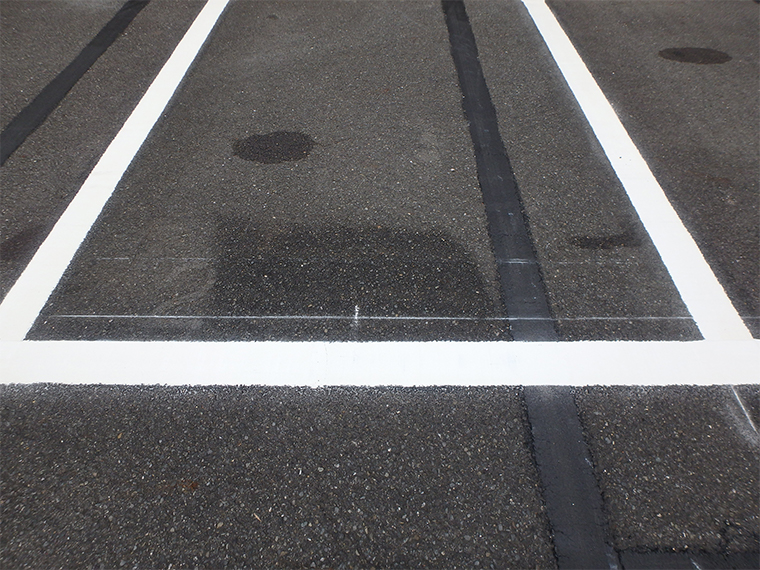 白線ライン施工+文字施工+パーキングブロック設置 神奈川県3