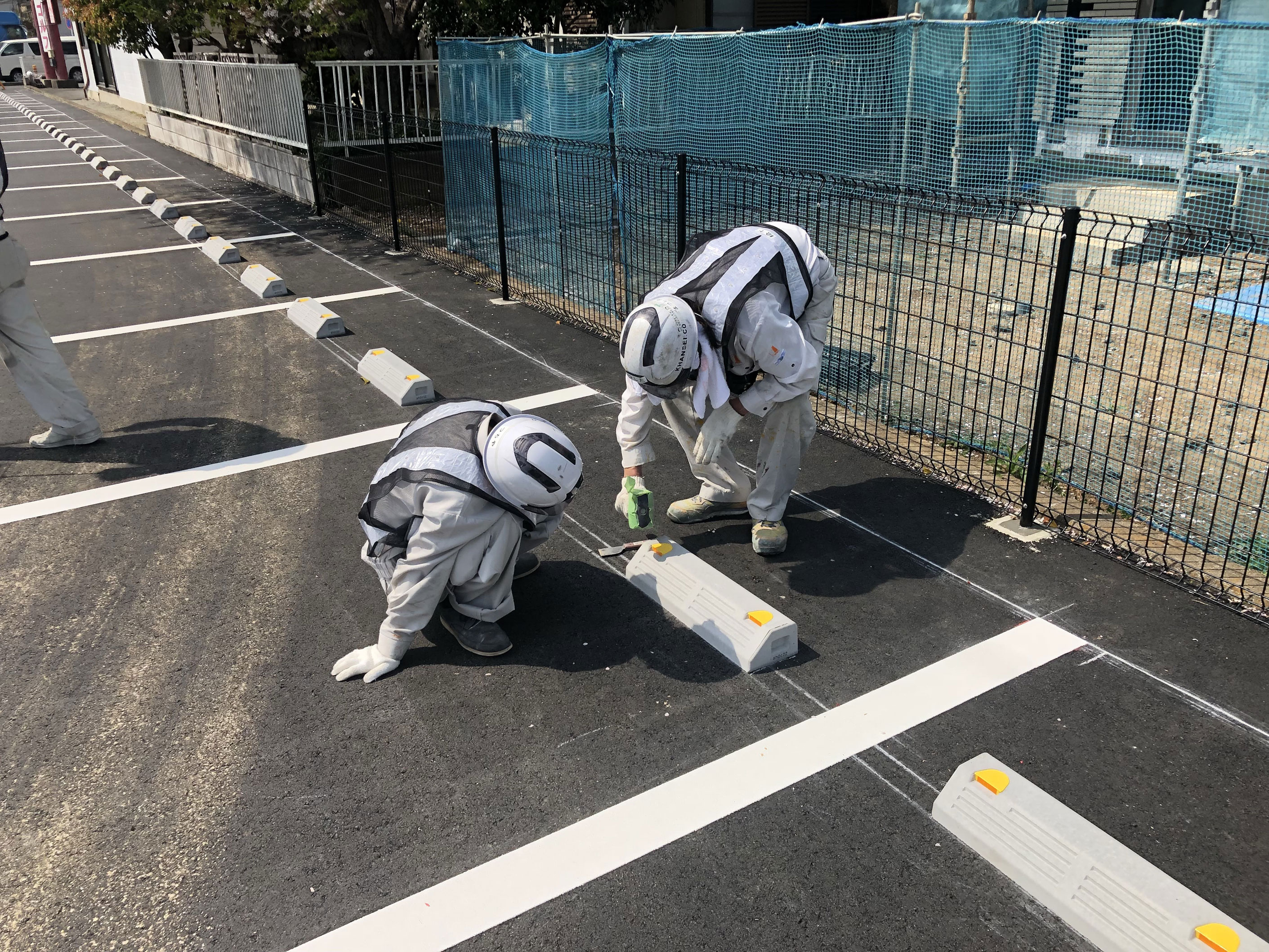 白線ライン施工+マーク施工＋パーキングブロック設置 神奈川県2